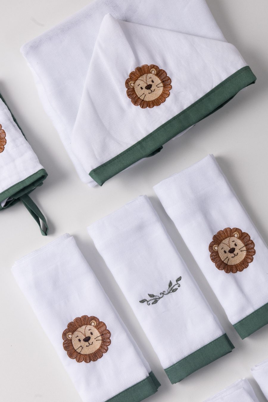 Fraldas bordadas linha Doce Bordado